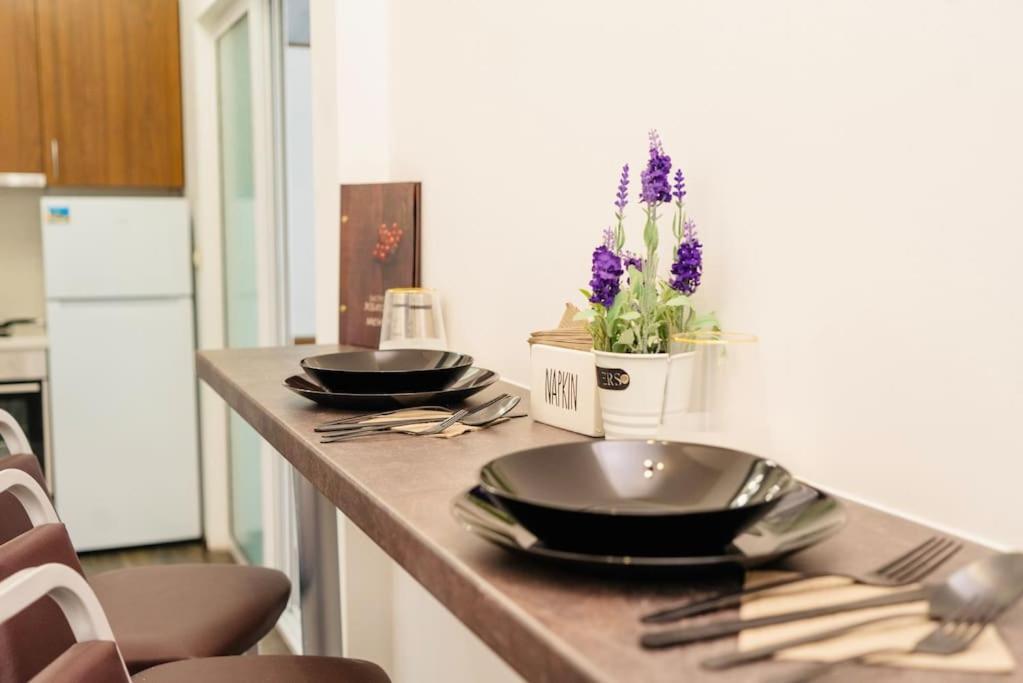 Apartment Cozy 2-bedroom Flat In The Very Center Of *